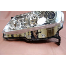Load image into Gallery viewer, JDM NISSAN FUGA Y50 350GT (Infiniti M35 M45) HID Xenon Headlight GENUINE OEM