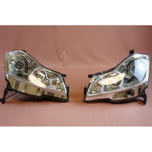 Load image into Gallery viewer, JDM NISSAN FUGA Y50 350GT (Infiniti M35 M45) HID Xenon Headlight GENUINE OEM