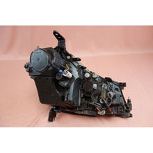 Load image into Gallery viewer, JDM NISSAN FUGA Y50 350GT (Infiniti M35 M45) HID Xenon Headlight GENUINE OEM