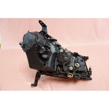 Load image into Gallery viewer, JDM NISSAN FUGA Y50 XV (Infiniti M35 M45) HID Xenon Headlight GENUINE OEM
