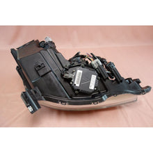 Load image into Gallery viewer, JDM NISSAN FUGA Y50 350GT (Infiniti M35 M45) HID Xenon Headlight GENUINE OEM