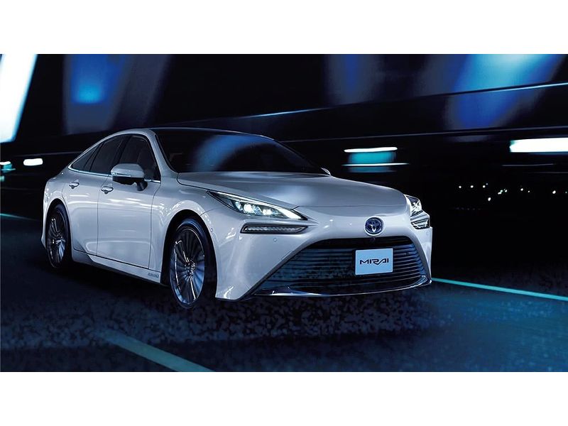 A design can be recognized as MIRAI at a glance and evolved into a stylish sedan.
