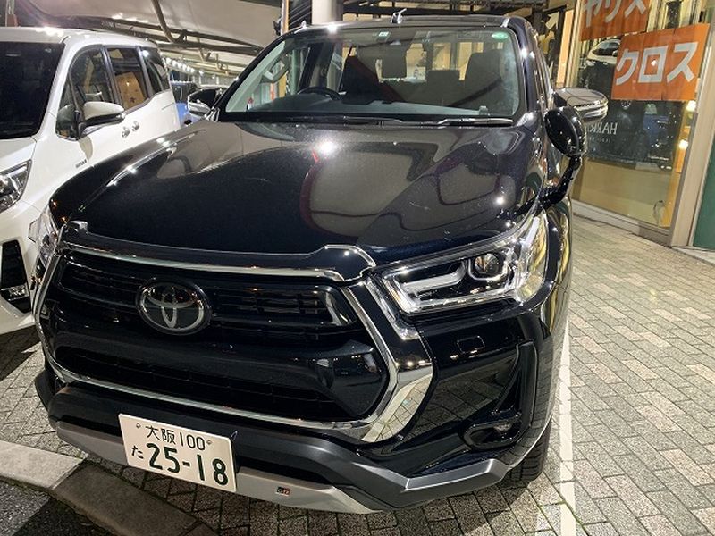 Strength and storage capacity pickup trucks! Hilux with minor changes test drive review.