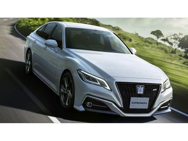 RS Limited II and S Elegance Style III are now available on the TOYOTA CROWN.