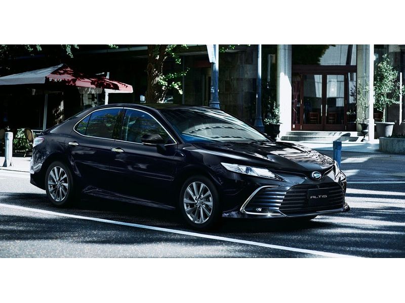 Daihatsu Altis, an OEM model of the Toyota Camry, has undergone a minor change.
