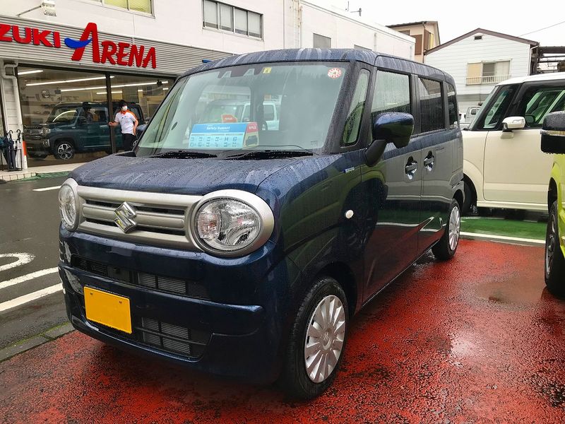 Suzuki announced the "Wagon R Smile", a new mini vehicle with a round and square body sliding door.