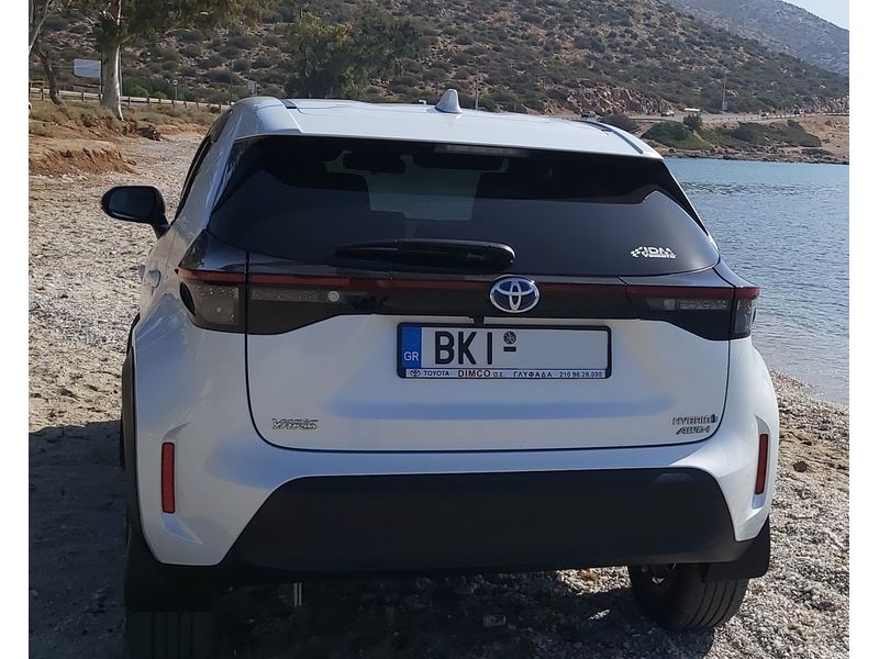 From Greece about the installation door visor to YARiS CROSS