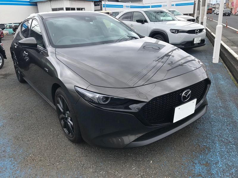 MAZDA's C-segment hatchback / sedan "MAZDA3" has been partially improved.