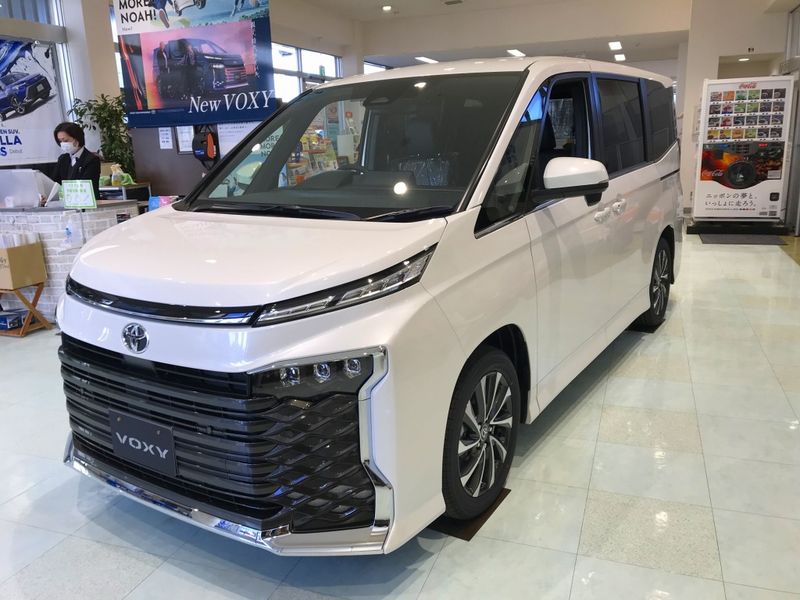 Toyota Noah and Voxy have undergone a full model change.