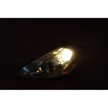 Load image into Gallery viewer, JDM NISSAN Murano Z50 Xenon HID Headlight GENUINE OEM

